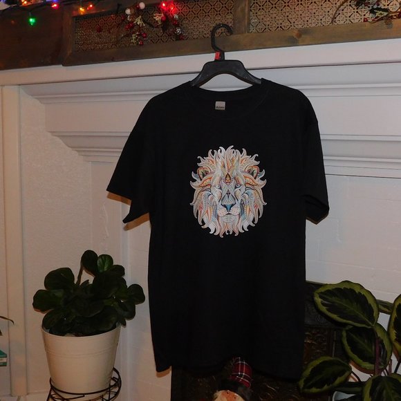 Beautiful Lion art design Gildan 100% Heavy Cotton - Picture 2 of 4